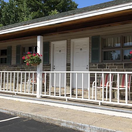 Wakita Court Motel Куинсбъри Екстериор снимка