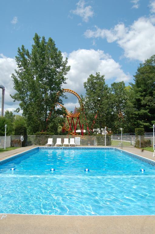 Wakita Court Motel Куинсбъри Екстериор снимка