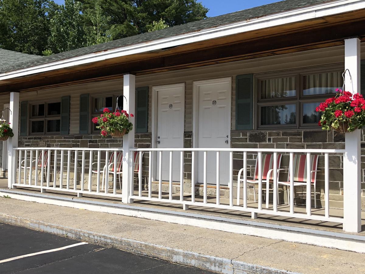 Wakita Court Motel Куинсбъри Екстериор снимка