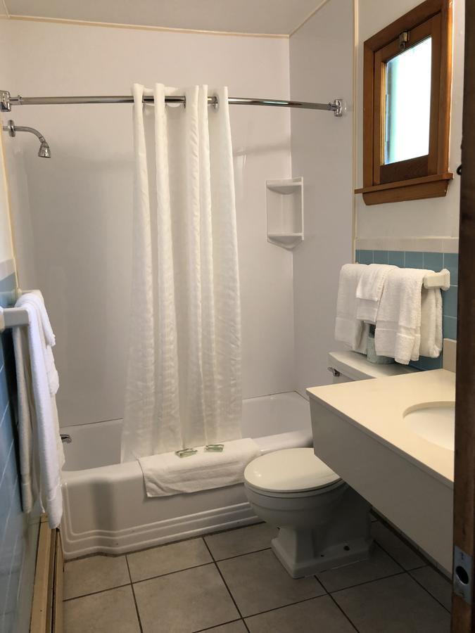 Wakita Court Motel Куинсбъри Екстериор снимка