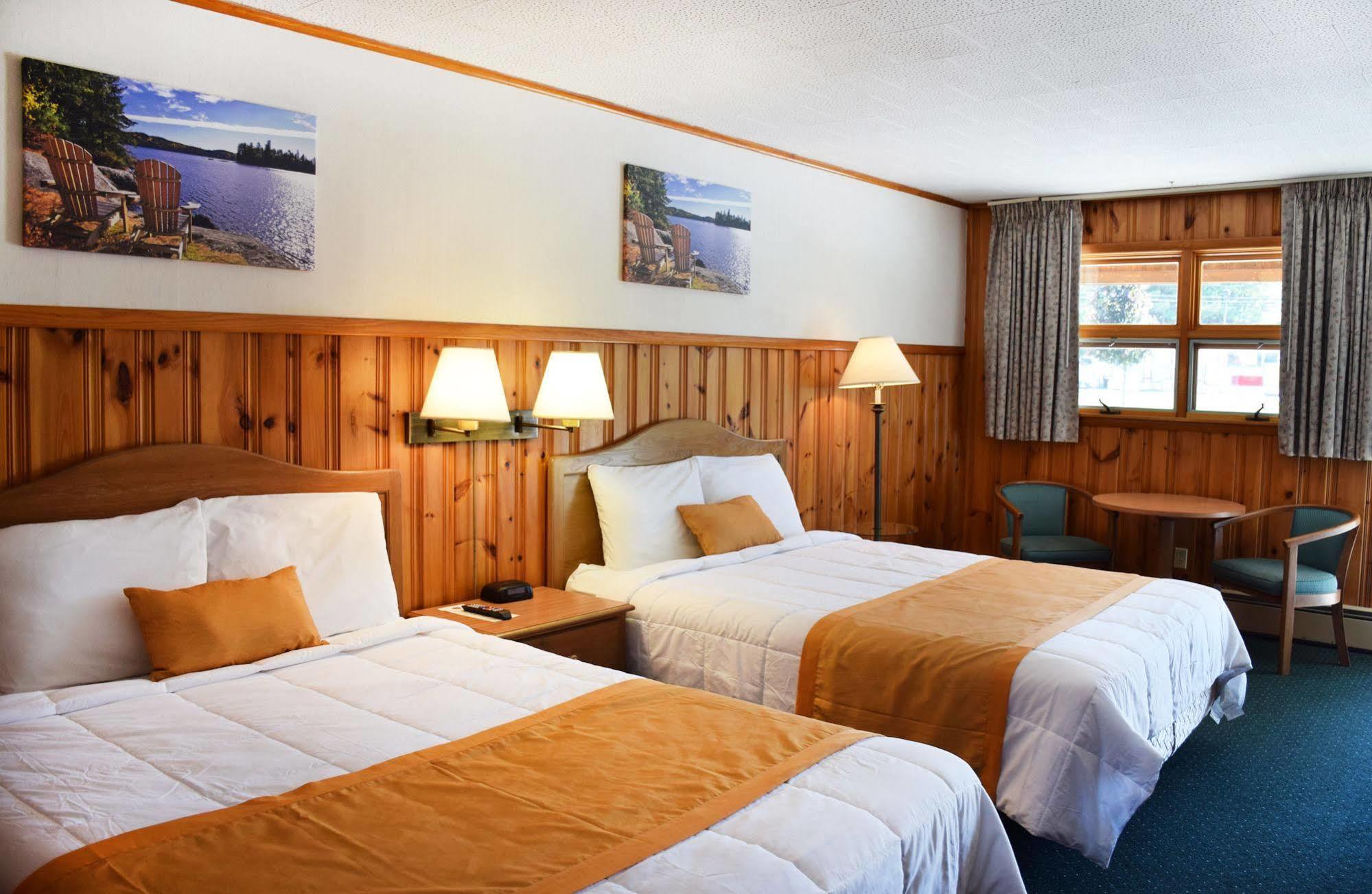 Wakita Court Motel Куинсбъри Екстериор снимка