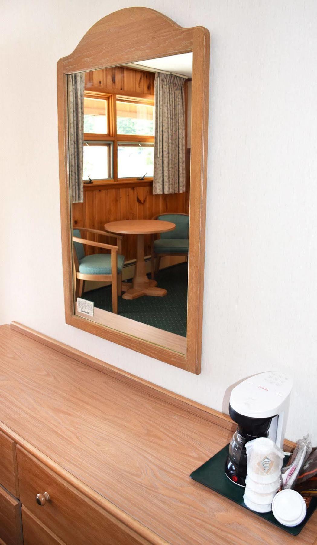 Wakita Court Motel Куинсбъри Екстериор снимка